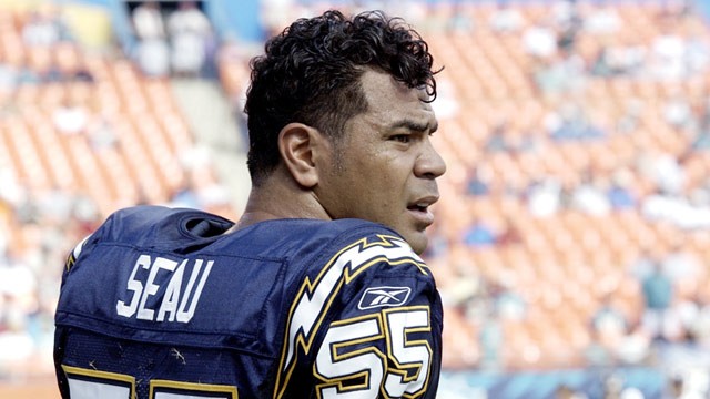 San Diego Chargers linebacker Junior Seau is shown in this Nov. 24, 2002 photo at Pro Player Stadium in Miami. (Al Messerschmidt/ NFL Photos/Getty Images)
