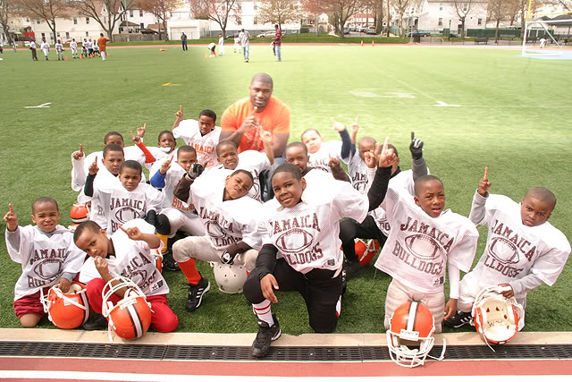 Ovie Mughelli visiting with the Jamaica Bulldogs Youth Football Organization, located in Jamaica, Queens.